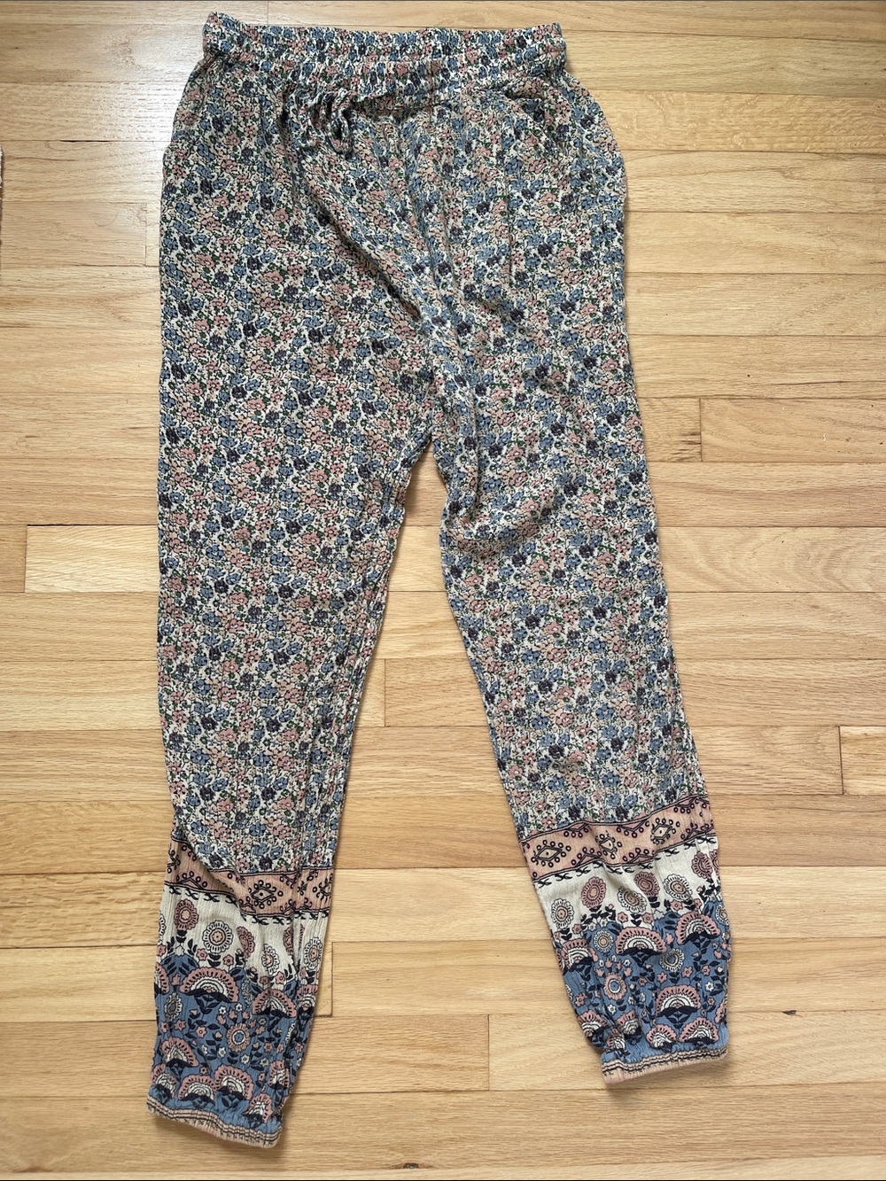NATURAL LIFE Floral Border Print Leggings in Blue and Pink size S